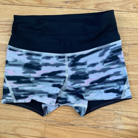 Reversible Lululemon shorts - Picture 2 of 4